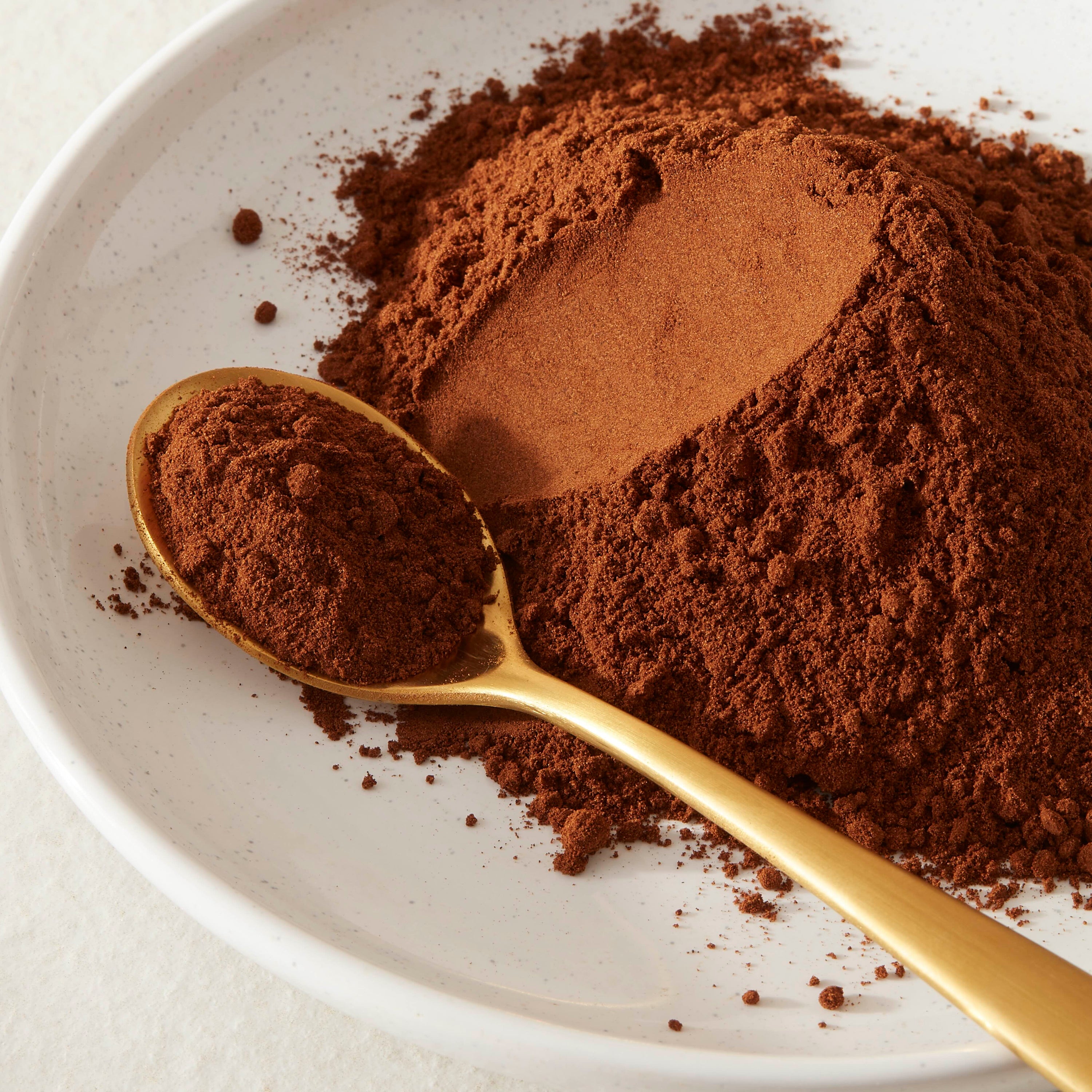 powdered lions mane with spoon